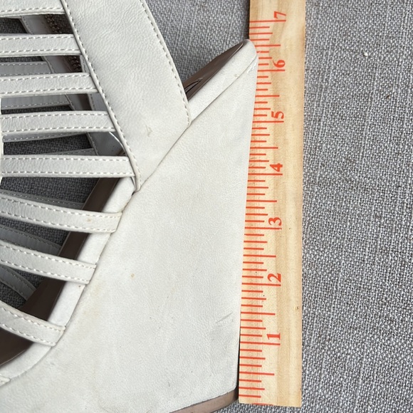 Steve Madden off-white platform,  size 8 - Picture 4 of 8